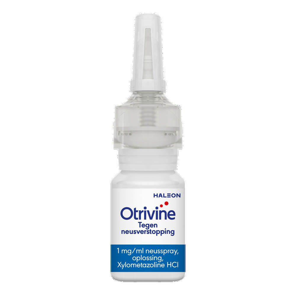 Witte neussprayfles en doos. Opschrift: Otrivine, 1 mg/ml, Xylometazoline HCl. 10 ml. Voor kinderen vanaf 12 jaar.