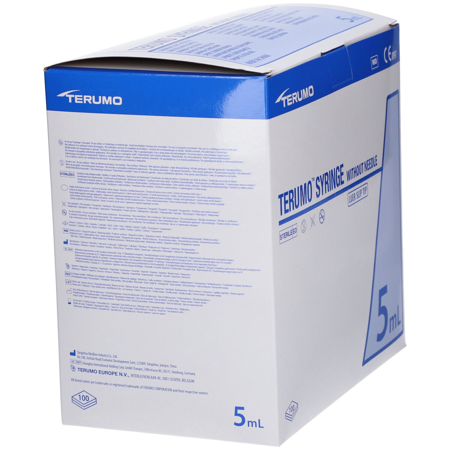 Verpakking Terumo spuiten zonder naald. 5 ml volume. Blauw en witte doos met productinformatie en certificeringen.
