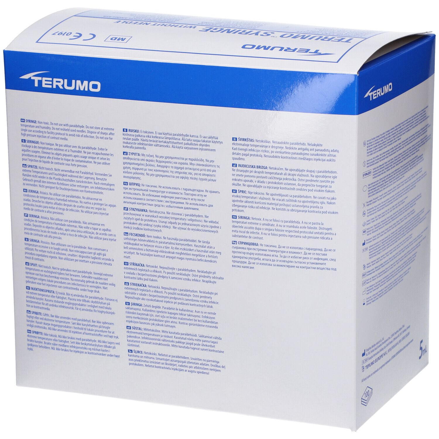 Verpakking Terumo spuiten zonder naald. 5 ml volume. Blauw en witte doos met productinformatie en certificeringen.