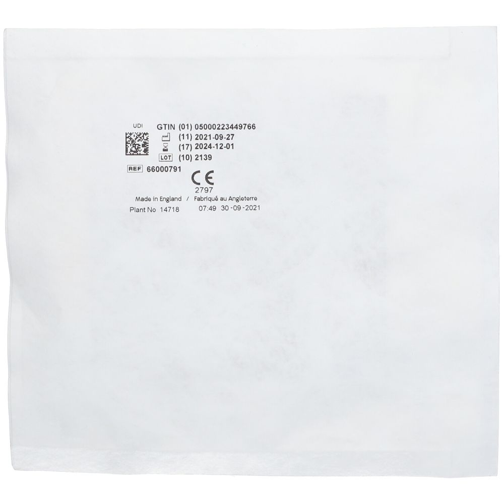 Rückseite der ACTICOAT-Verpackung. Weiße Oberfläche mit Text und CE-Kennzeichnung. GTIN-Code und Verfallsdatum.