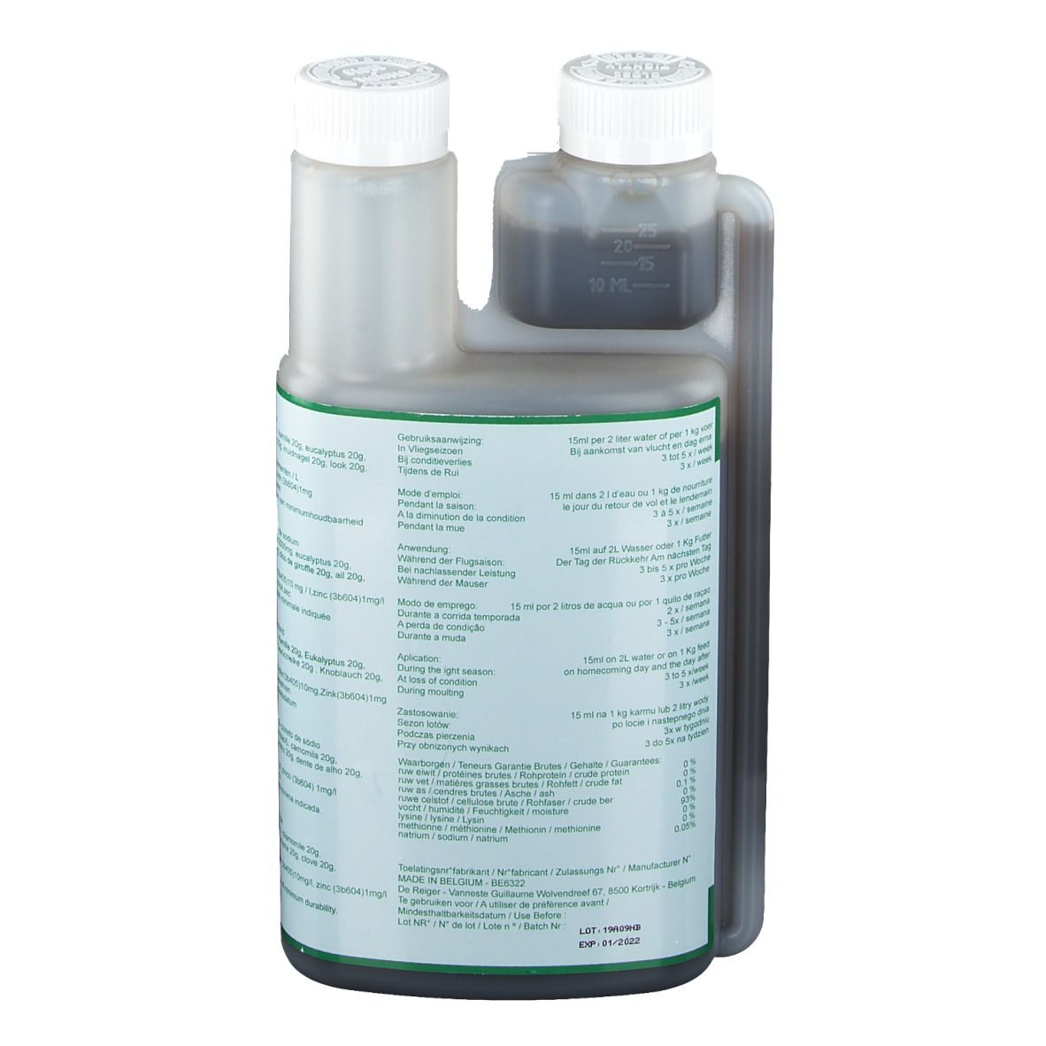 Achterkant van een fles met etiket. Tekst in meerdere talen. Twee witte schroefdoppen. Groene en witte details.