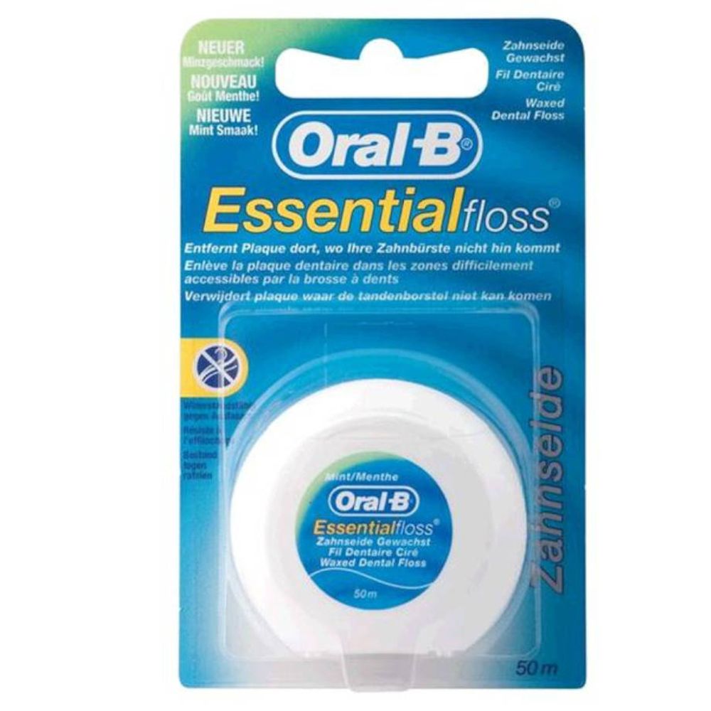 Fil dentaire Oral-B Essentialfloss, ciré, en emballage blister. Fil blanc sur bobine ronde. Emballage bleu avec nom et logo du produit.