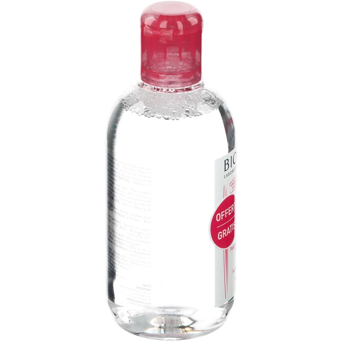 Transparente Flasche mit rotem Verschluss. Aufschrift: Bioderma Sensibio. Mit Gratis-Aufkleber.