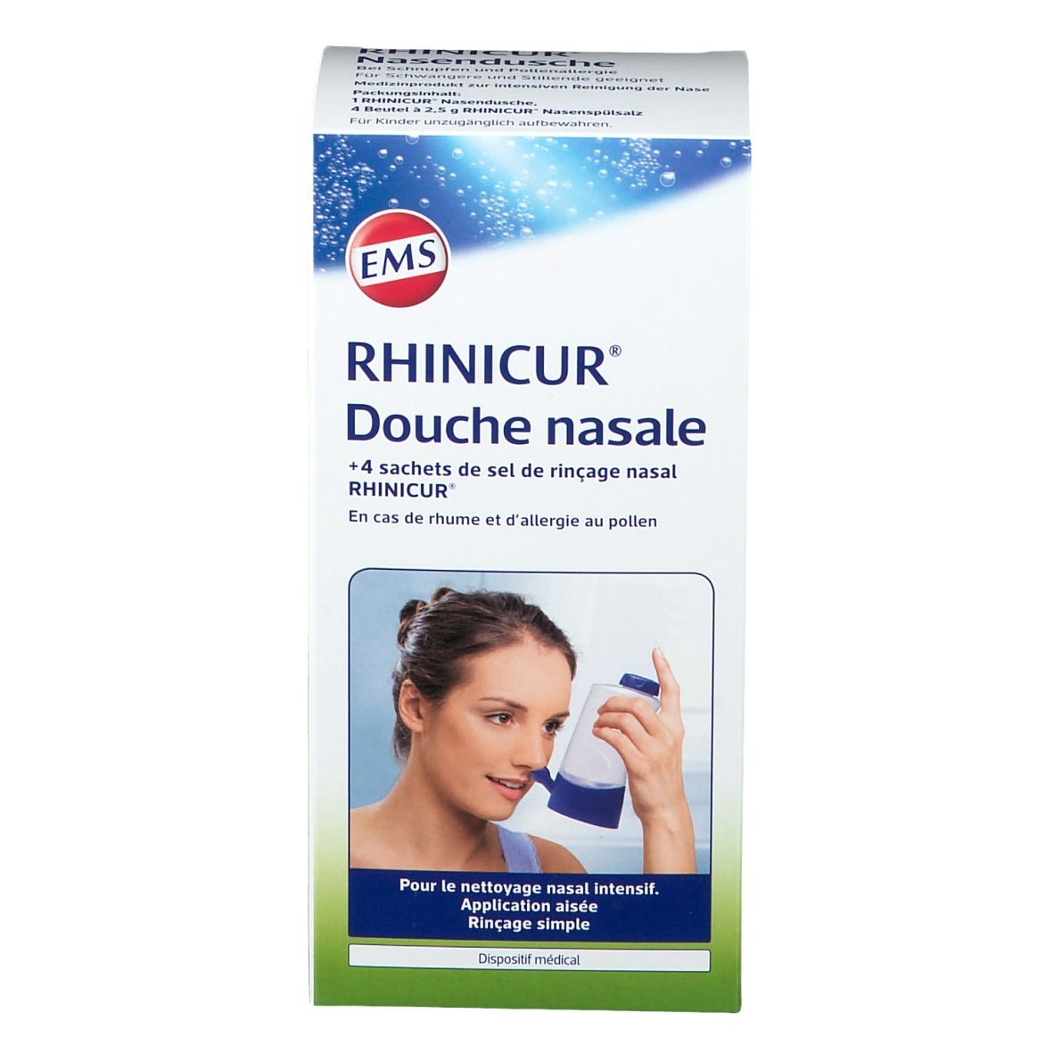 Boîte de Rhinicur Douche nasale. Contient +4 sachets de sel de rinçage nasal. Femme utilisant la douche.