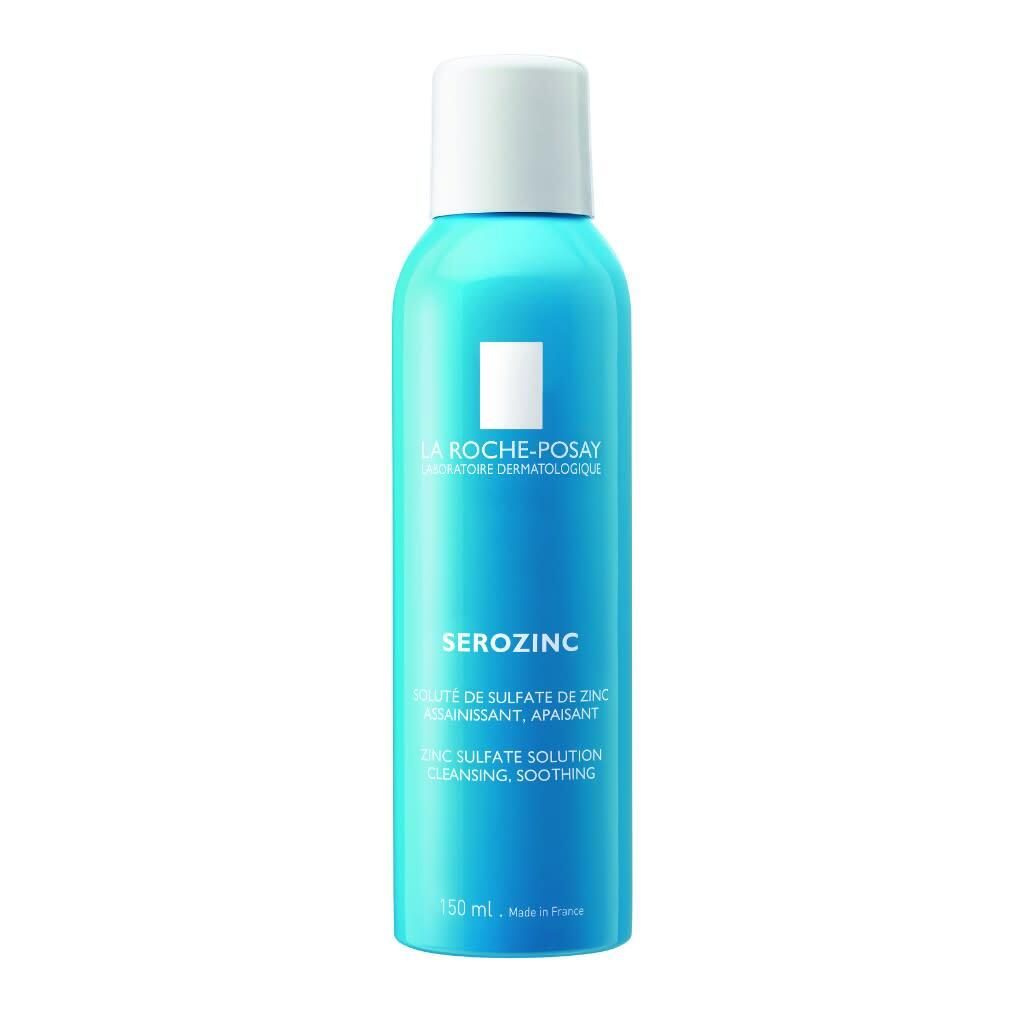 Lichtblauwe fles met witte dop. Opschrift: La Roche-Posay, Serozinc, zinksulfaat oplossing. 150 ml.