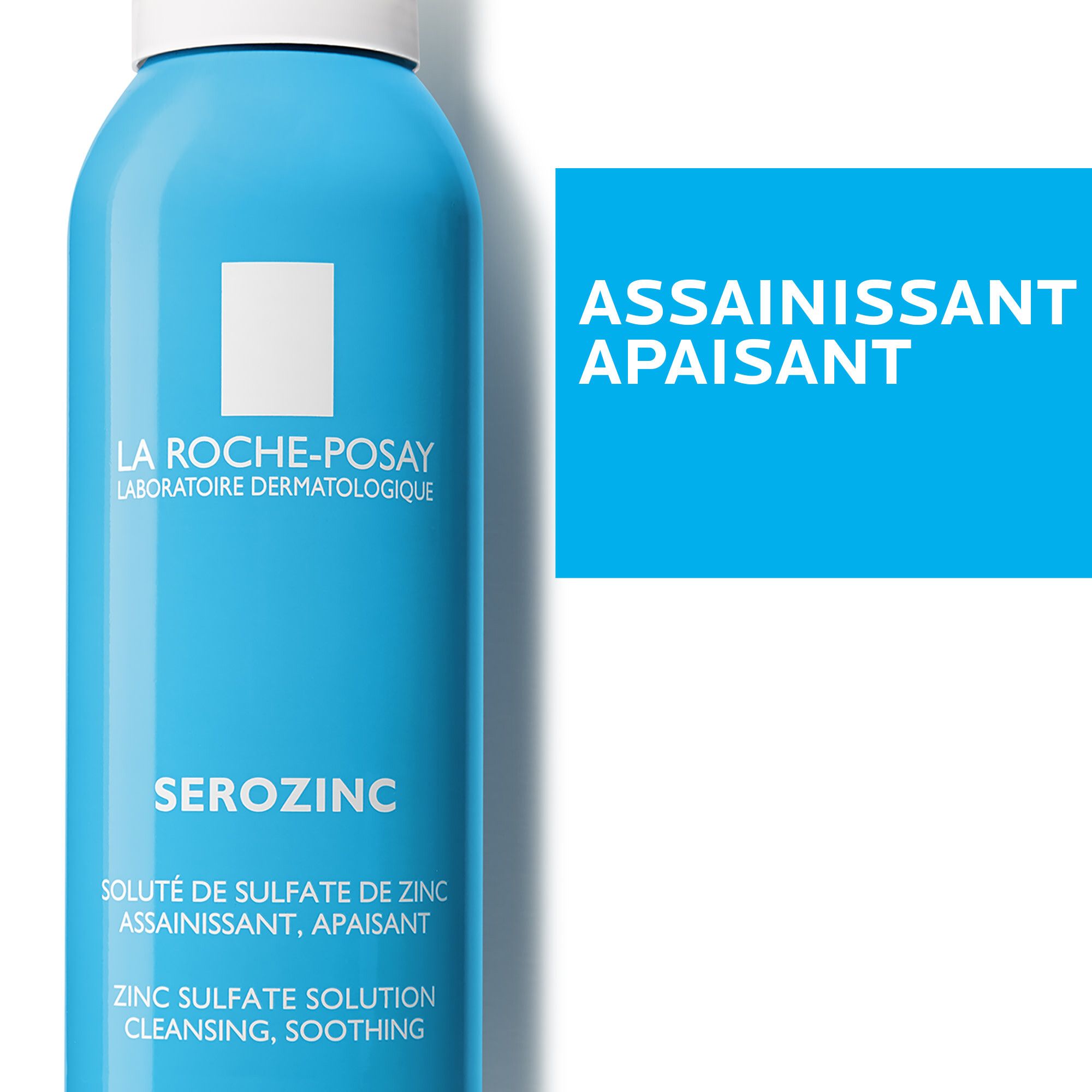 Detail van een lichtblauwe fles. Opschrift: La Roche-Posay, Serozinc, zinksulfaat oplossing. Tekst: Assainissant Apaisant.