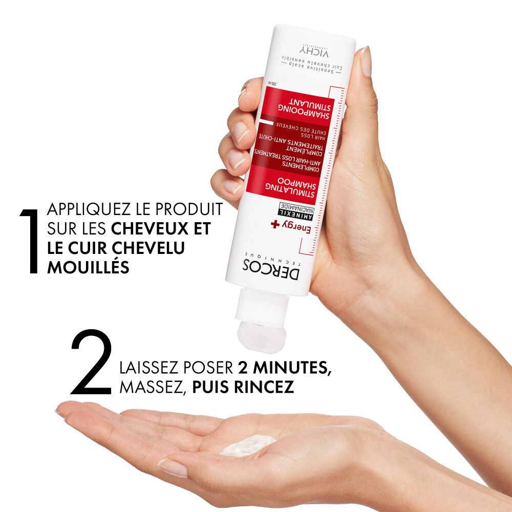Personne tenant un flacon. Texte: Dercos, Energy+, Shampooing Stimulant. Recommandé par 50 000 dermatologues.