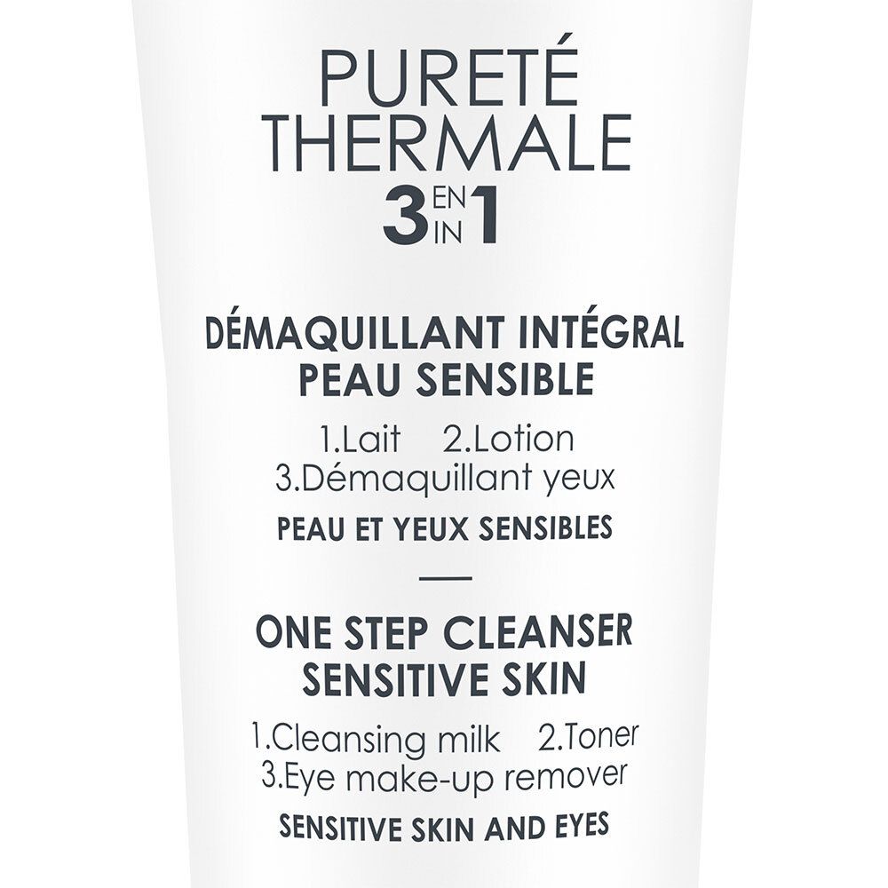 Gros plan sur l'inscription du produit. VICHY Pureté Thermale 3 en 1. Pour peaux sensibles. 1. Lait. 2. Lotion. 3. Démaquillant yeux.
