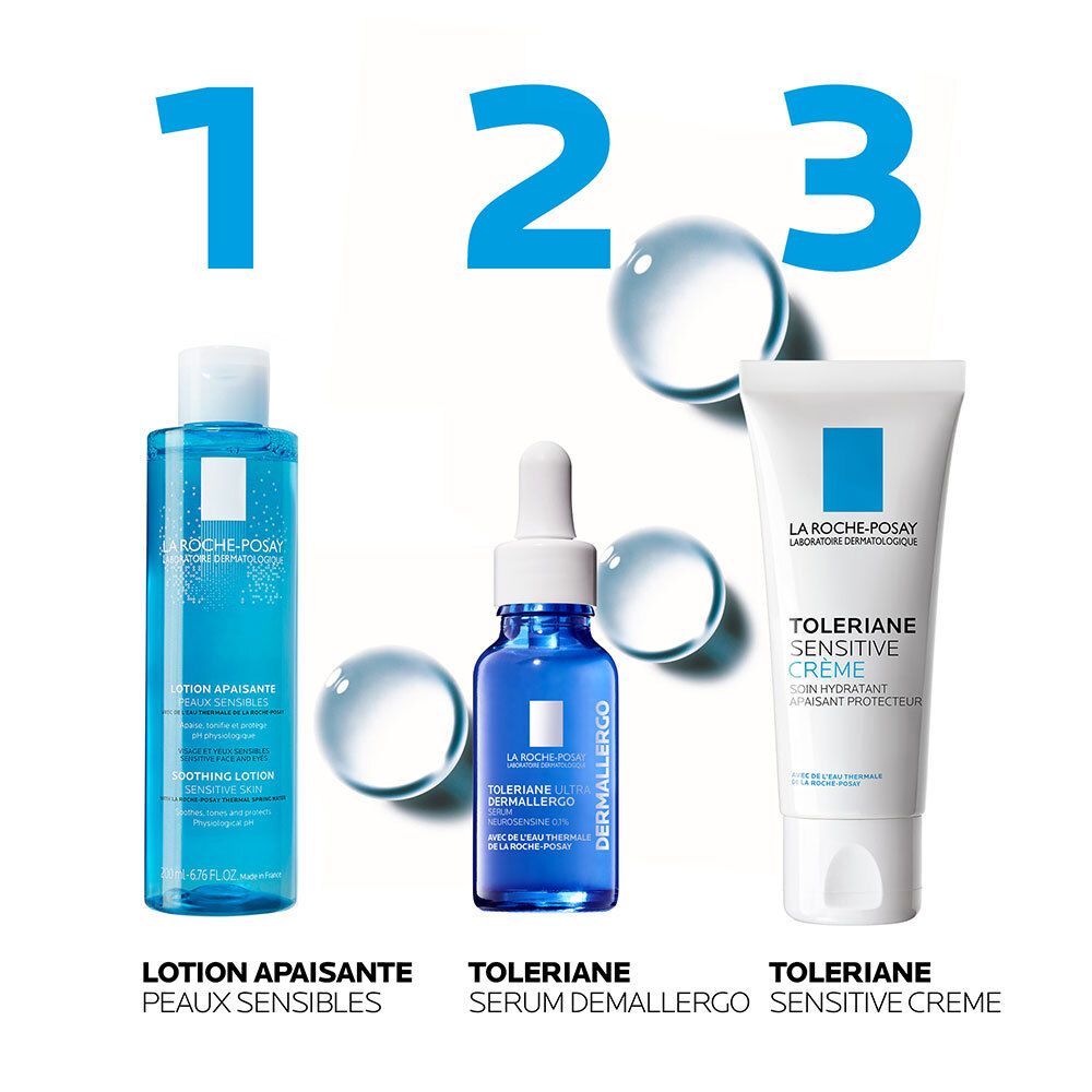 Trois produits : flacon bleu, flacon sérum bleu, tube crème blanc. Inscription : La Roche-Posay. Pour peaux sensibles.