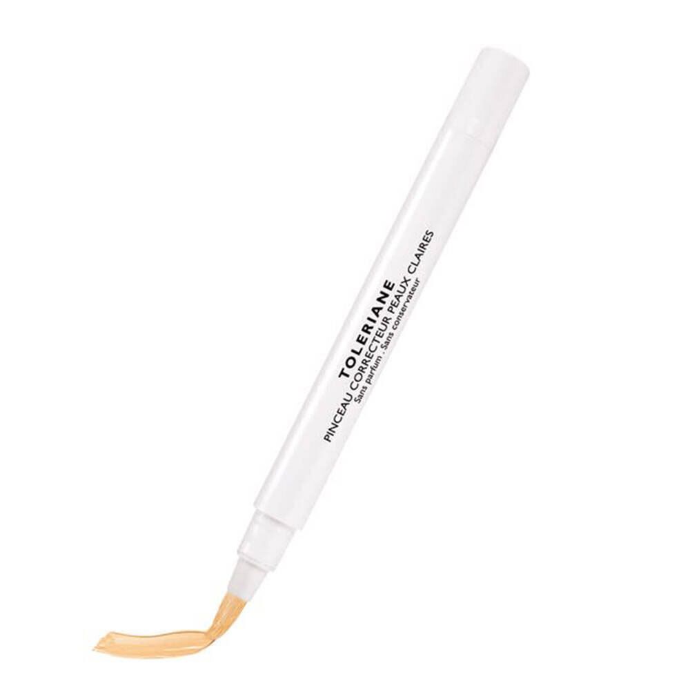 Correcteur blanc avec pointe beige. Inscription: Toleriane, Pinceau Correcteur Peaux Claires.