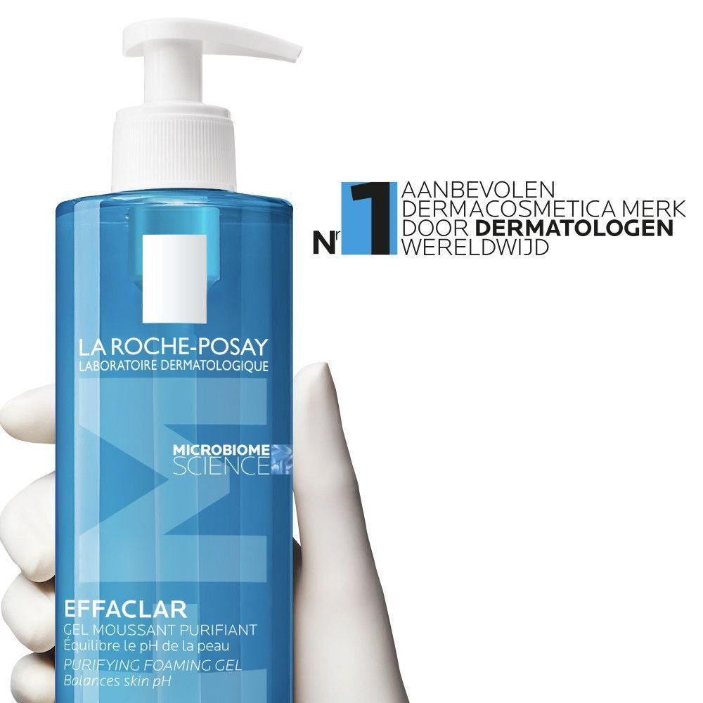Blauwe fles met witte pomp. Schuim en logo.