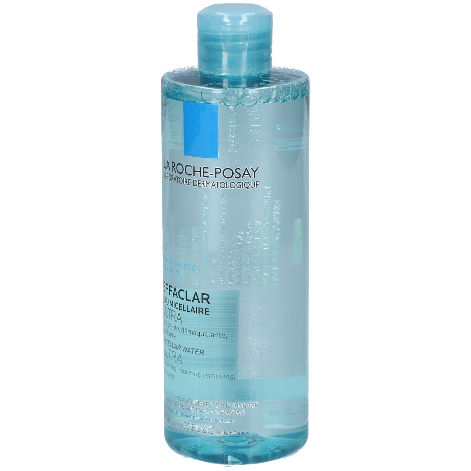 Transparante fles Effaclar Micellair Water Ultra met blauwe dop. Tekst op de fles.