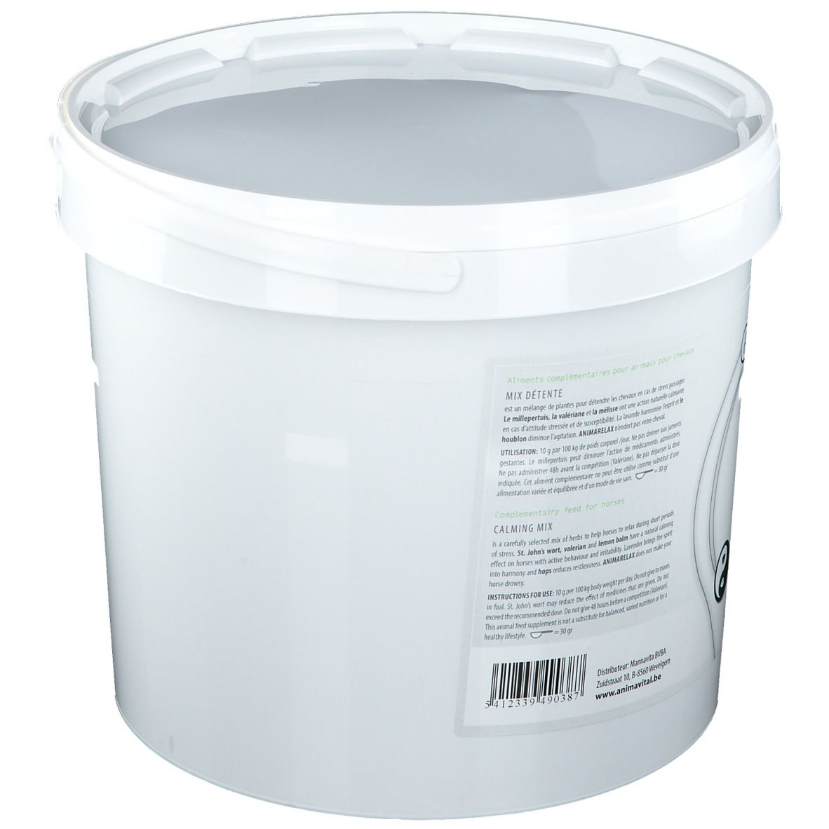 Seau blanc avec couvercle. Dos avec texte. Inscription: AnimaVital Animarelax. Ingrédients et instructions d'utilisation.
