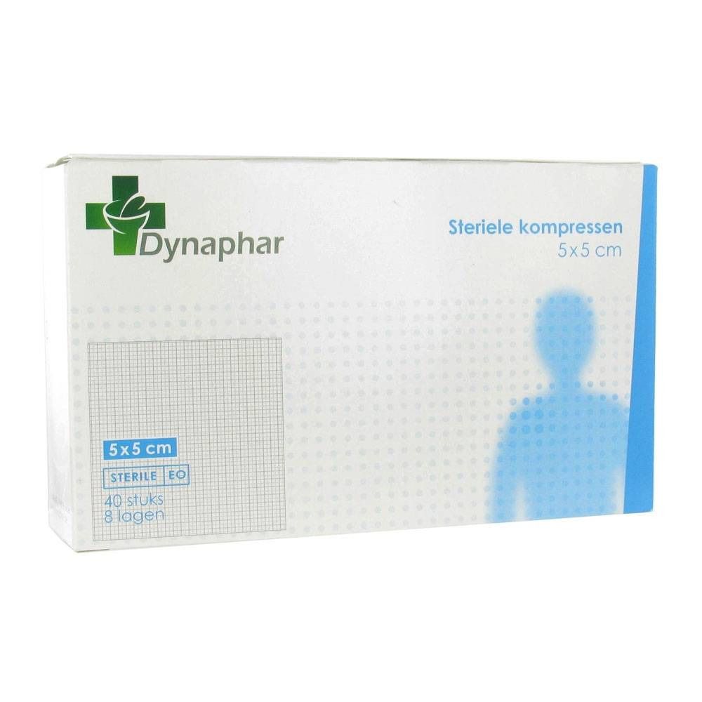 Boîte de compresses Dynaphar 5x5 cm. Inscription : Compresses stériles, 40 pièces, 8 couches. Logo avec croix verte.