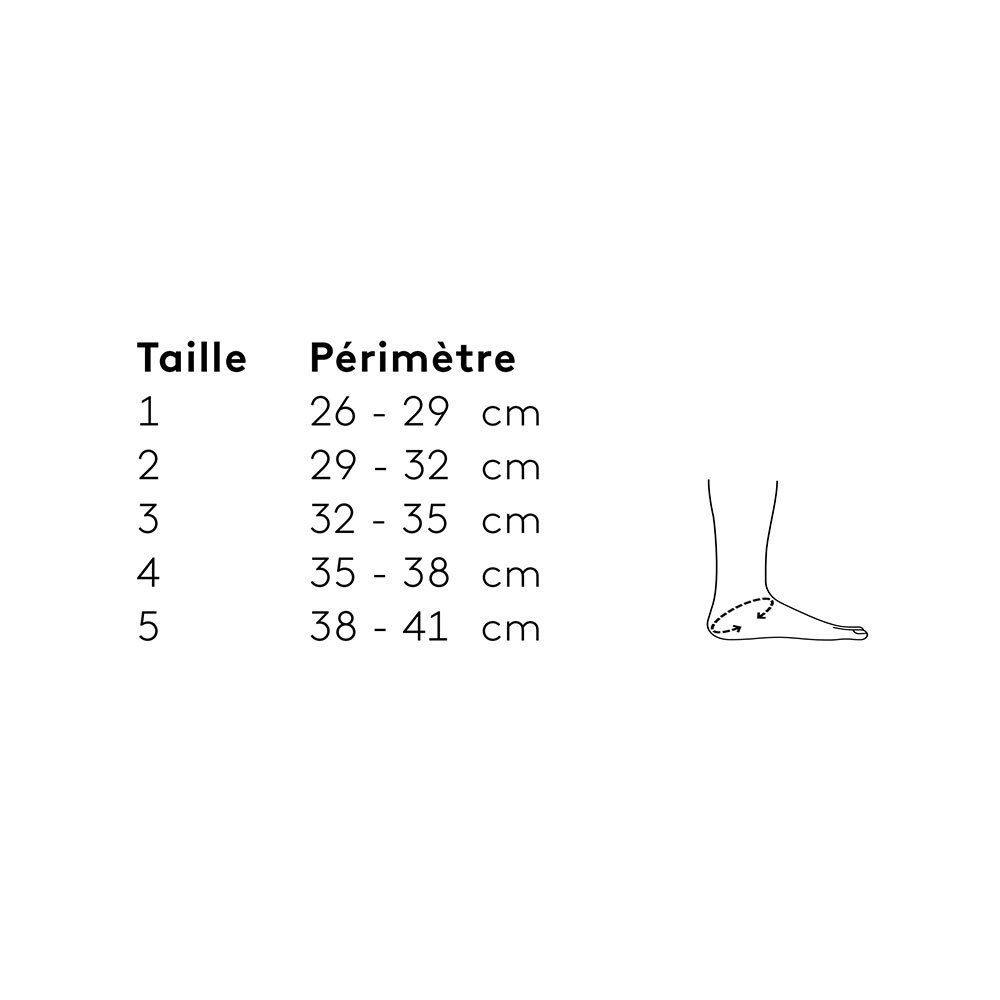 Attelle de cheville grise sur pied. Fermeture velcro et logo Push. Attelle avec bande de fixation.