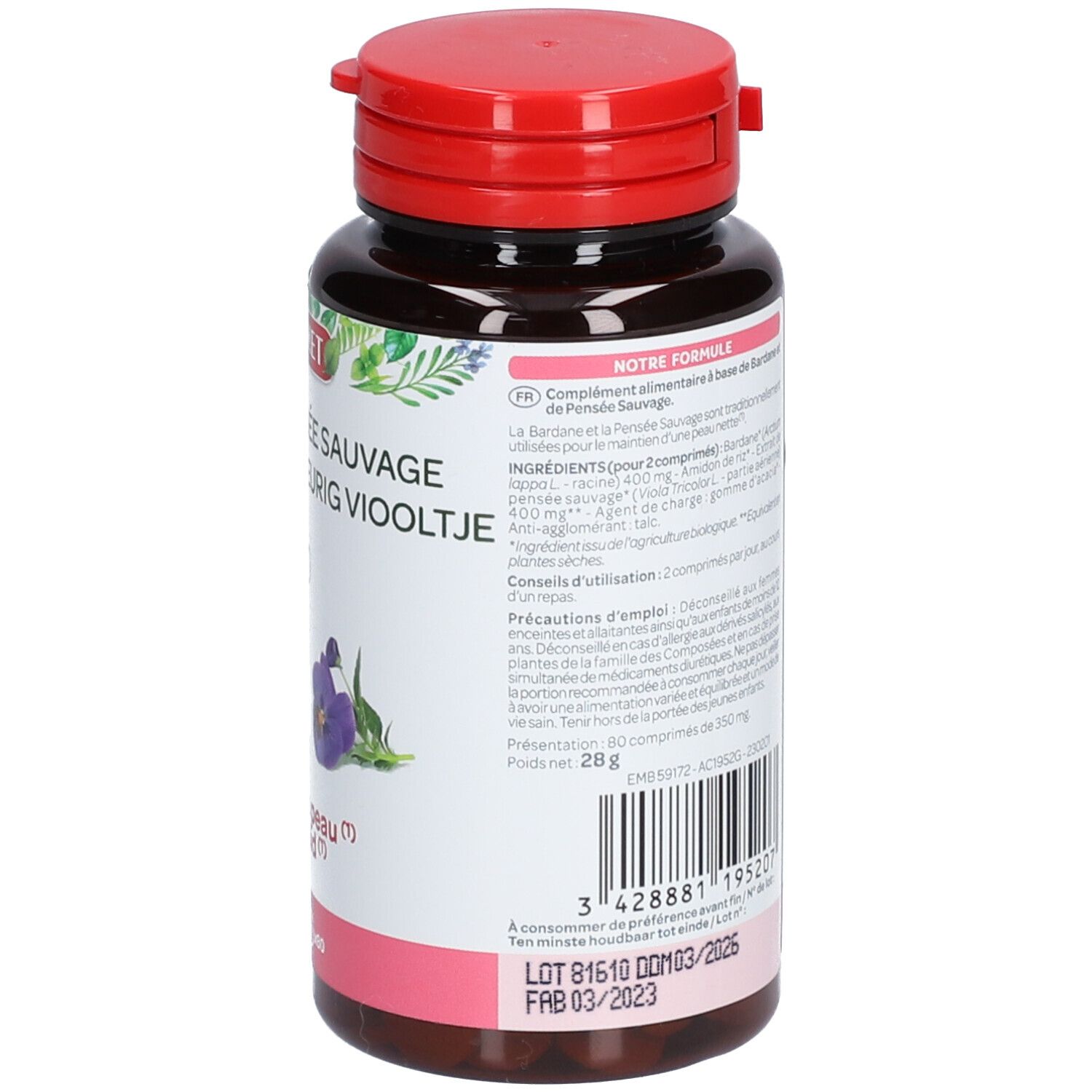 Achterkant van een bruine fles met rode dop. Tekst in meerdere talen. Met Bio-label en productinformatie.
