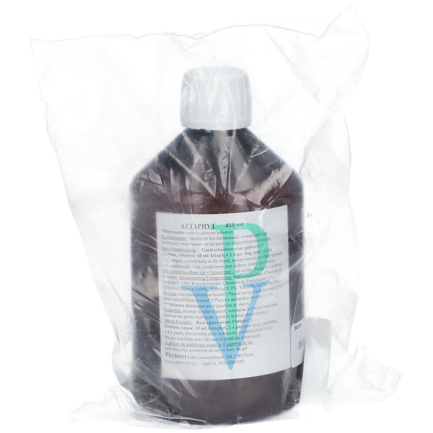 Bruine fles met witte dop in transparante folie. Etiket met tekst. Opschrift: Attaphyt Liquid 450 ml.