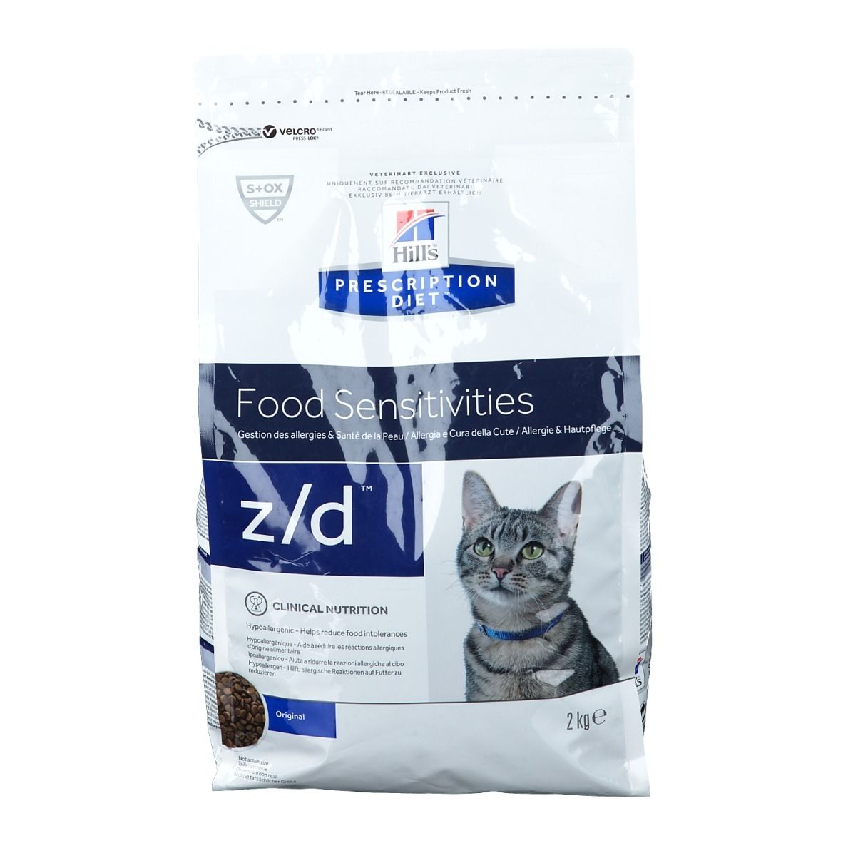 Sacchetto di cibo per gatti. Scritta: Food Sensitivities, z/d. Marchio: Hills Prescription Diet. Gatto raffigurato. 2 kg. Originale.