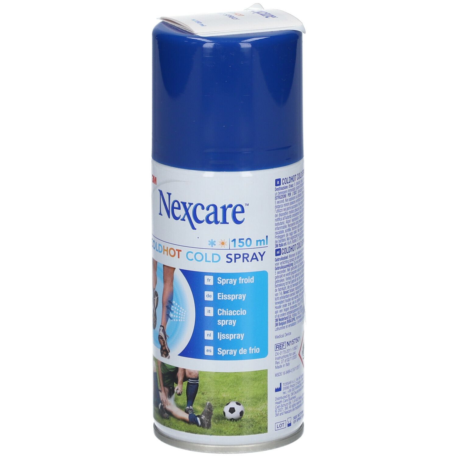 Blauw-witte spuitbus. Opschrift: Nexcare COLDHOT COLD Spray. Illustratie: voetballers. Met 3M-logo.