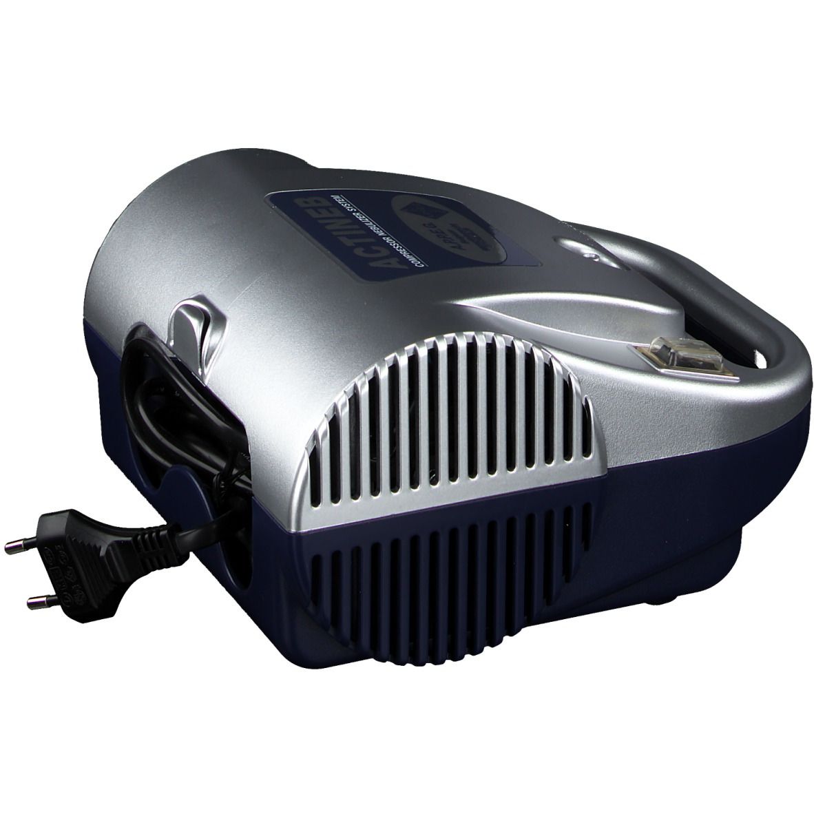 APPEG Actineb vernevelaar. Zilver-blauwe behuizing, netsnoer, stekker. Tekst: ACTINEB, COMPRESSOR NEBULIZER SYSTEM.