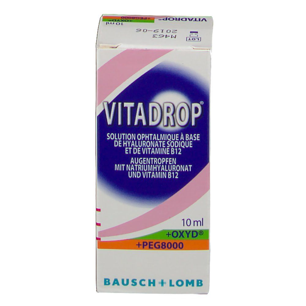 Emballage de gouttes ophtalmiques. Nom du produit, ingrédients et marque Bausch + Lomb indiqués sur l'emballage.