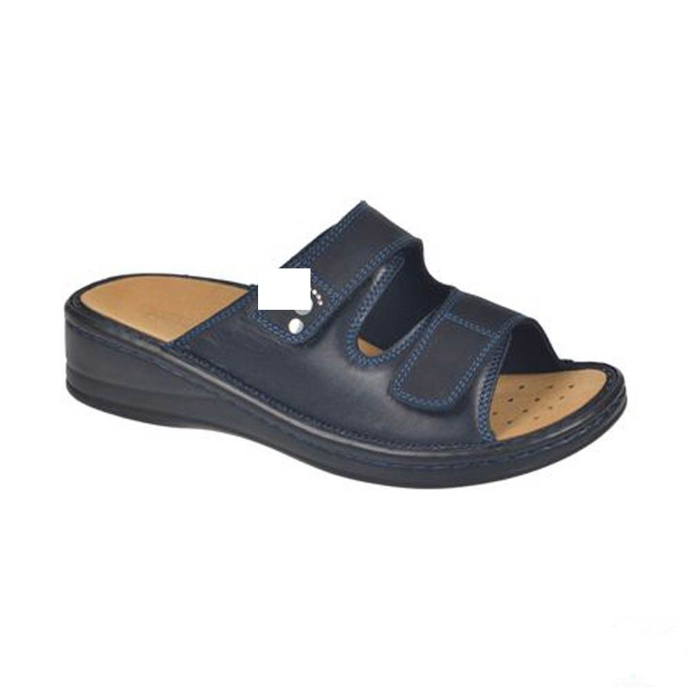 Blauwe damessandaal met twee klittenbandsluitingen. De zool is bruin en geperforeerd. Zwarte zool.