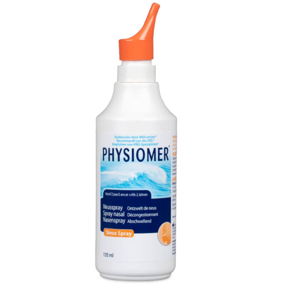 Witte neusspray met oranje sproeikop. Op de spray staat PHYSIOMER, Sinus Spray en 135 ml.