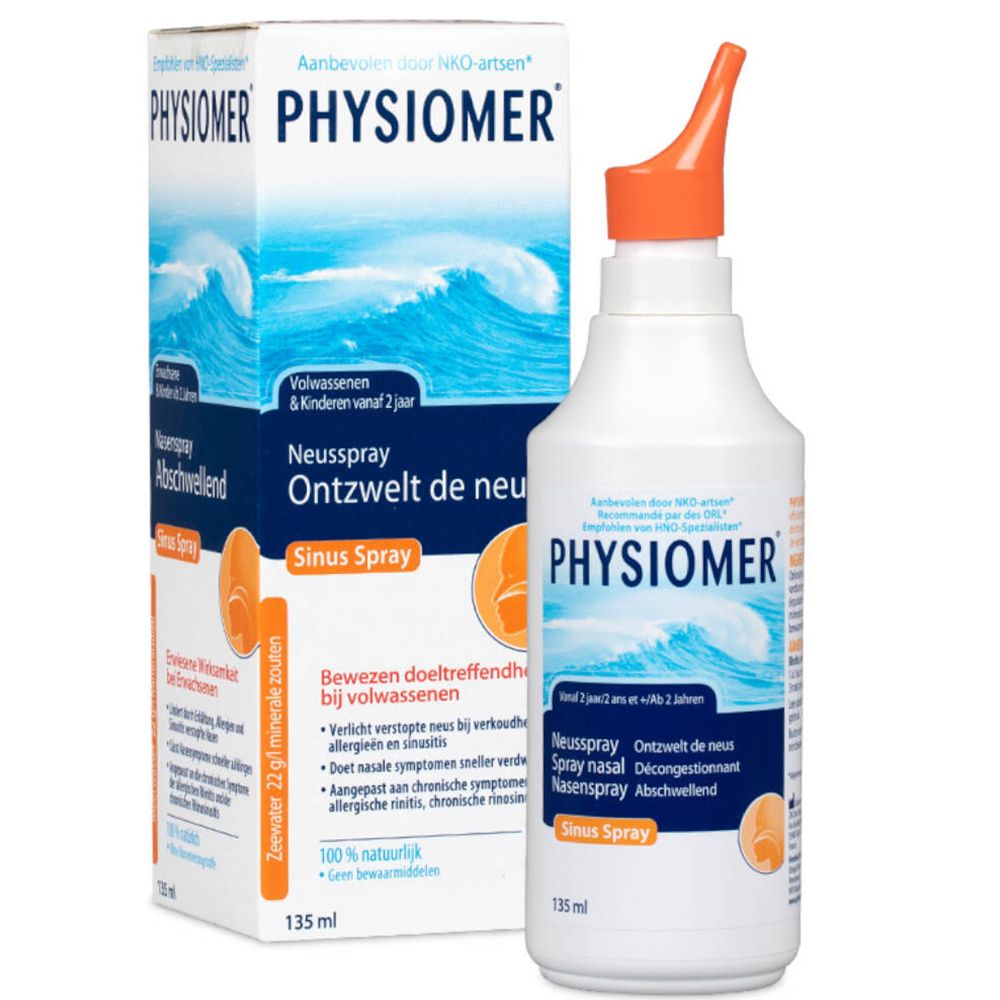Witte neusspray met oranje sproeikop en verpakking. Op de spray staat PHYSIOMER, Sinus Spray en 135 ml.