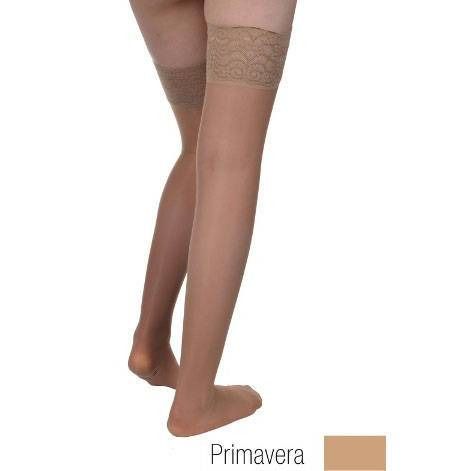 Bas couleur chair avec dentelle sur la cuisse. Teinte Primavera. Vue des jambes.
