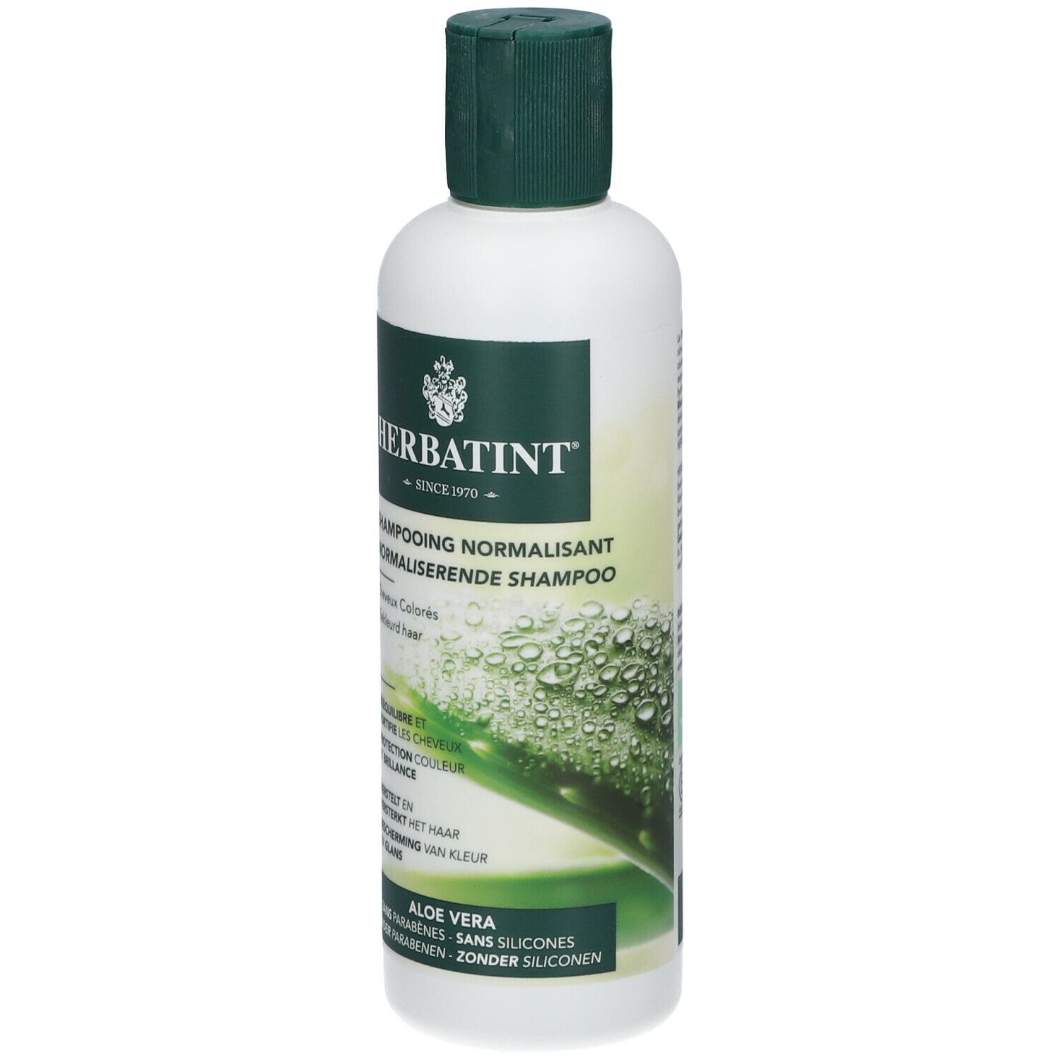 Flacon blanc avec bouchon vert. Inscription: Herbatint, Shampooing normalisant, Aloe Vera. Pour cheveux colorés.