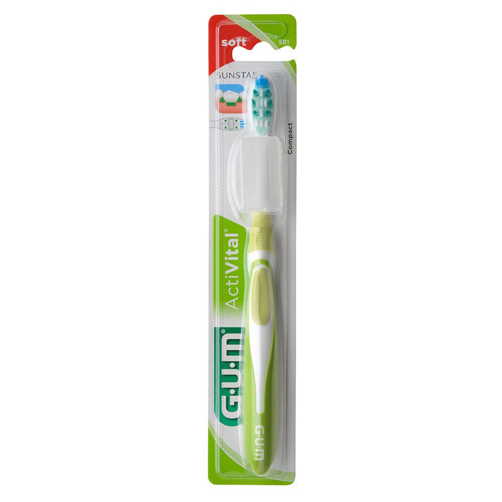 Brosse à dents GUM Activital Compact emballée. Manche vert et blanc, tête bleue. "Soft" et "Compact" sur l'emballage.
