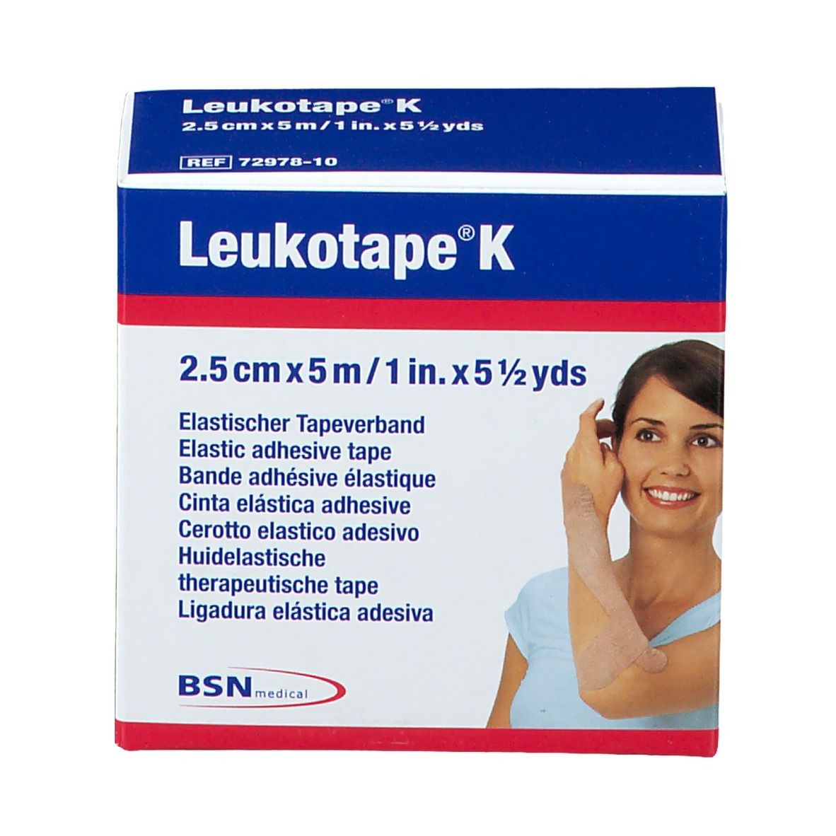 Verpackung von Leukotape® K. Blau-weiße Schachtel mit Produktinformationen und einer Frau mit Tape am Arm.