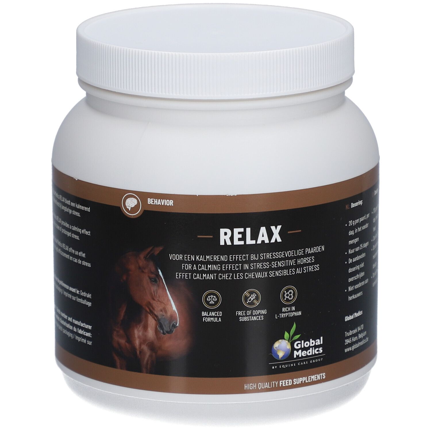 Pot cylindrique blanc avec étiquette marron. Inscription: RELAX, Global Medics. Image d'une tête de cheval.
