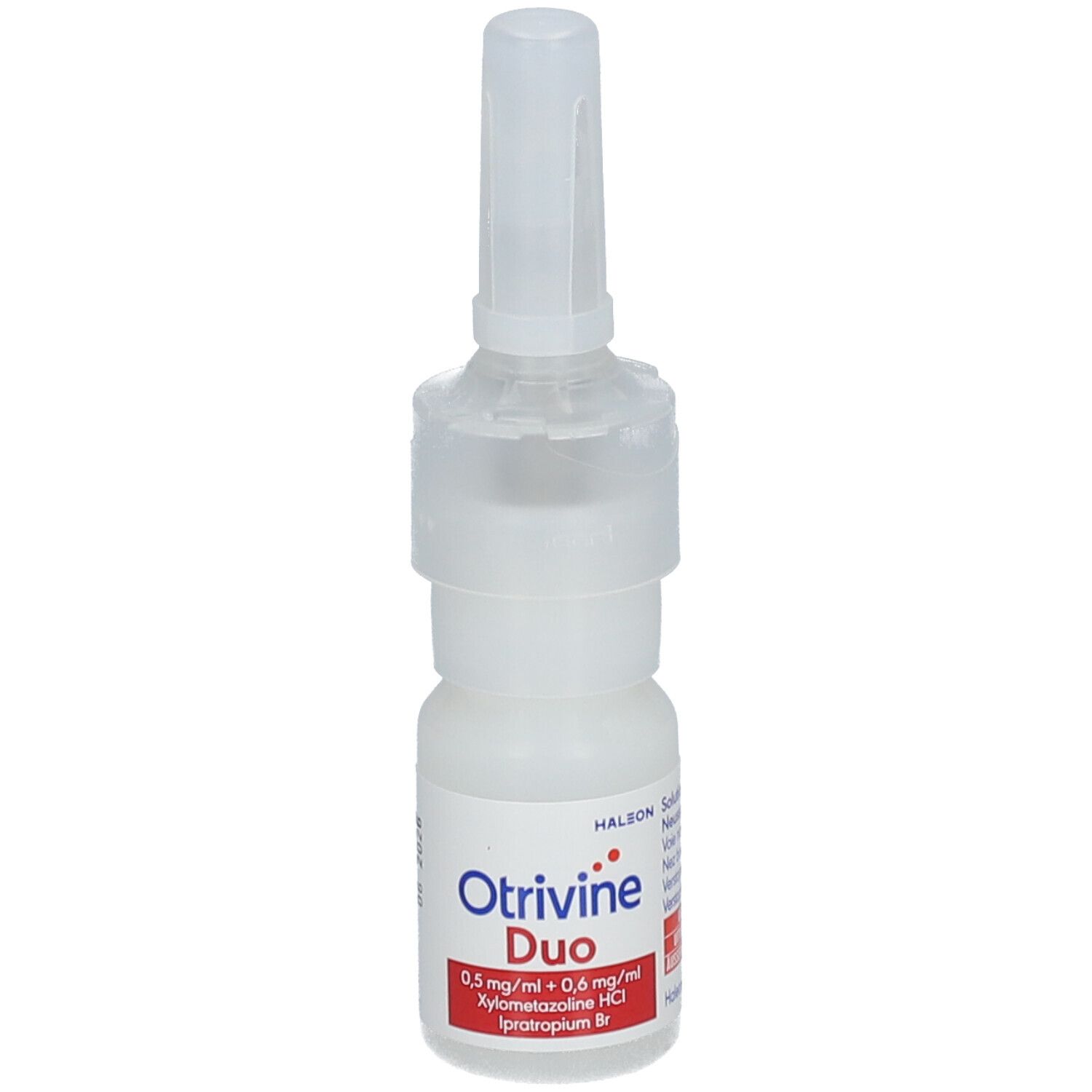 Flacon de spray nasal blanc avec bouchon. Inscription: Otrivine Duo 0,5 mg/ml + 0,6 mg/ml.