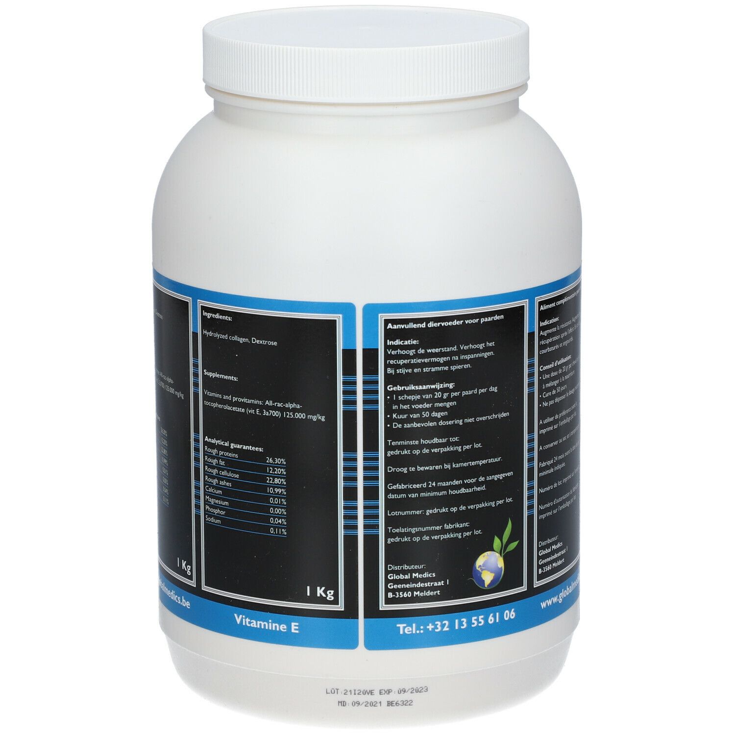 Witte pot met vitamine E. Opschrift: "Vitamine E" en "1 kg". Tekst in het Nederlands. Informatie over ingrediënten en dosering.