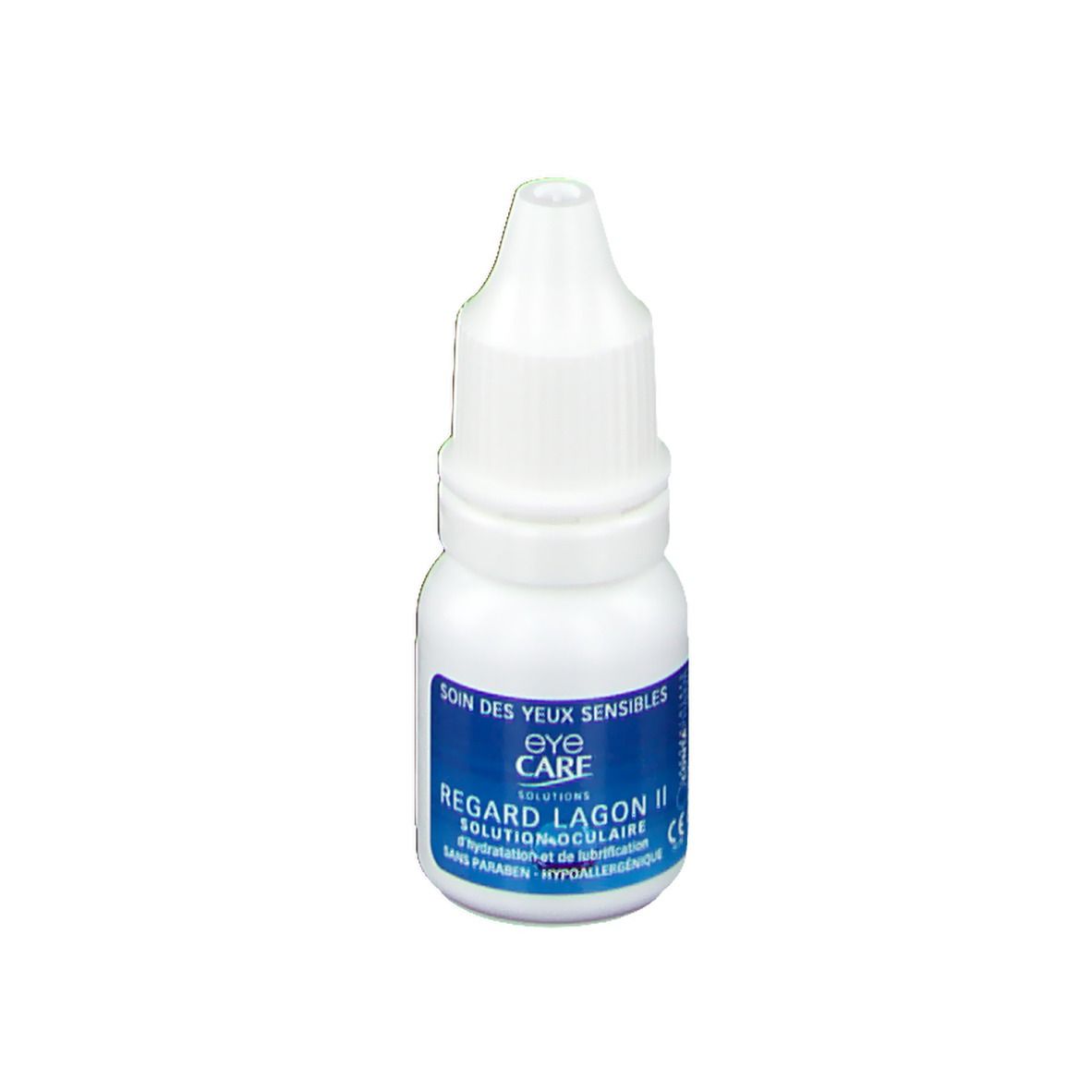 Flacon blanc de gouttes ophtalmiques. Inscription: EYE CARE, REGARD LAGON II, SOLUTION OCULAIRE. Pour yeux sensibles.