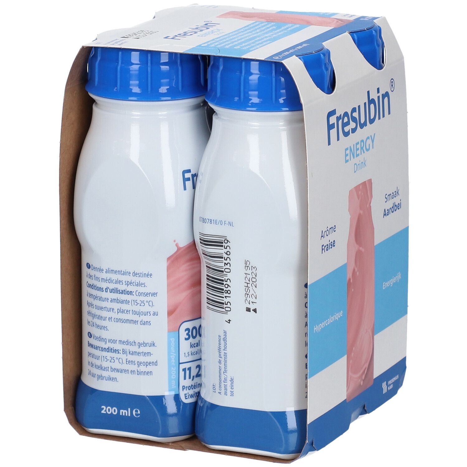 Emballage de quatre bouteilles de Fresubin Energy Drink Fraise. Bouchons bleus, étiquette blanche avec informations et logo.