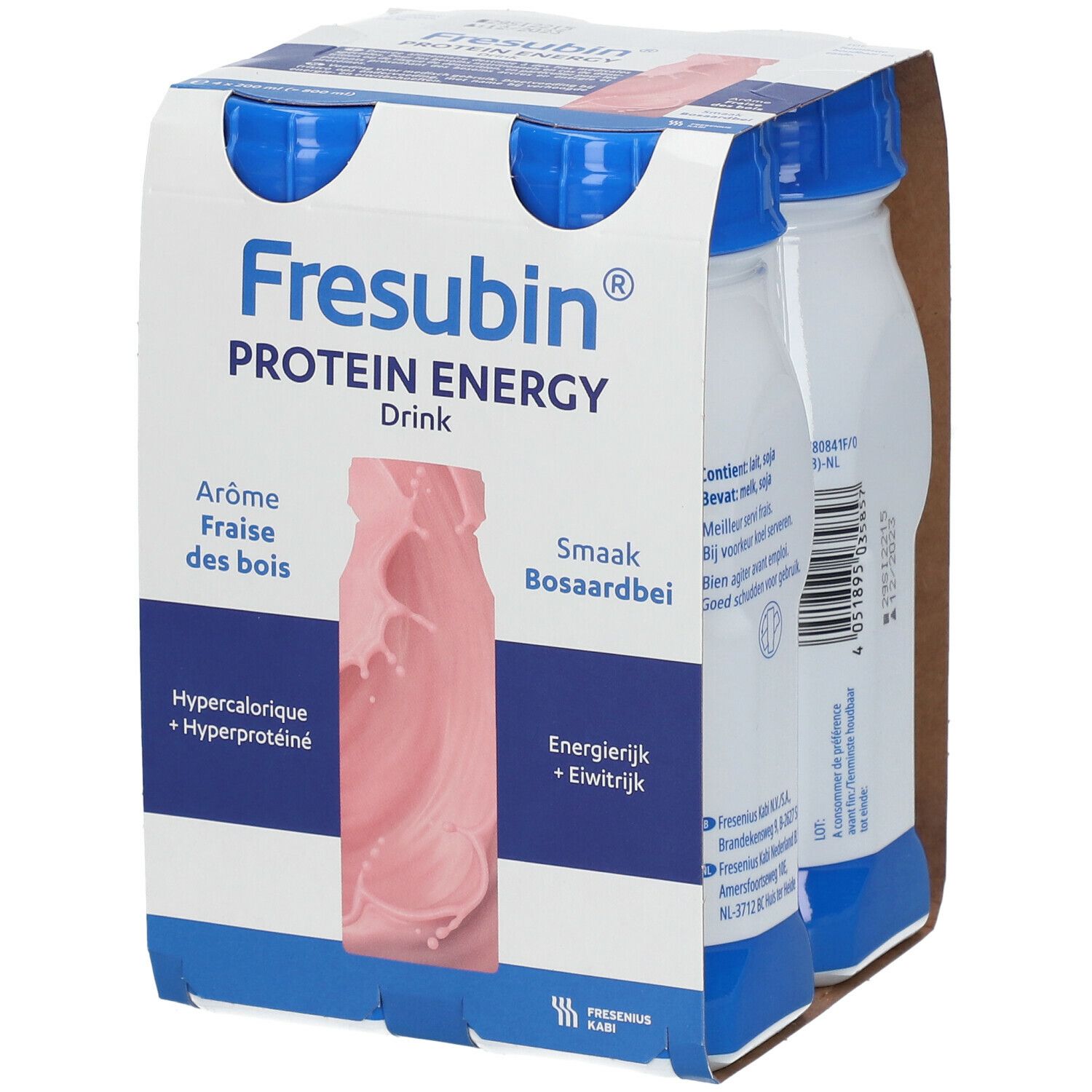 Emballage de quatre bouteilles de Fresubin Protein Energy Drink Fraise Bois. Bouteilles blanches avec bouchons bleus, en carton.