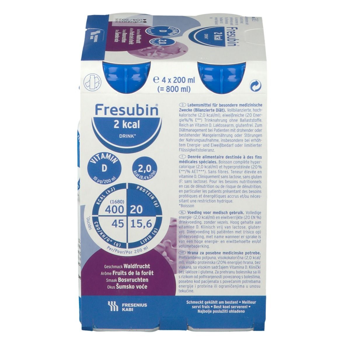 Emballage de quatre bouteilles Fresubin 2 kcal Drink. Bouchons bleus, bouteilles blanches étiquetées. Emballage carton avec informations produit.