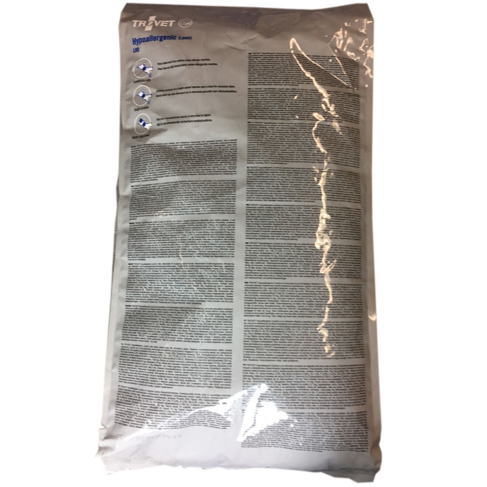 Dos d'un sac de nourriture sèche. Texte en plusieurs langues. Marque : Trovet Hypoallergenic Lamb.