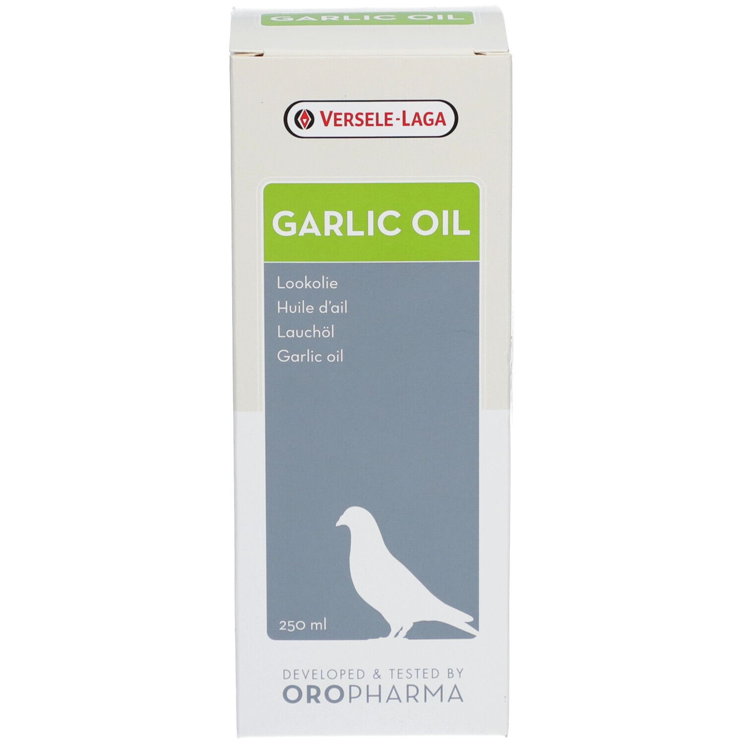 Schachtel mit grünem Etikett. Aufschrift: GARLIC OIL. Marke: VERSELE-LAGA. 250 ml. Abbildung eines Vogels.