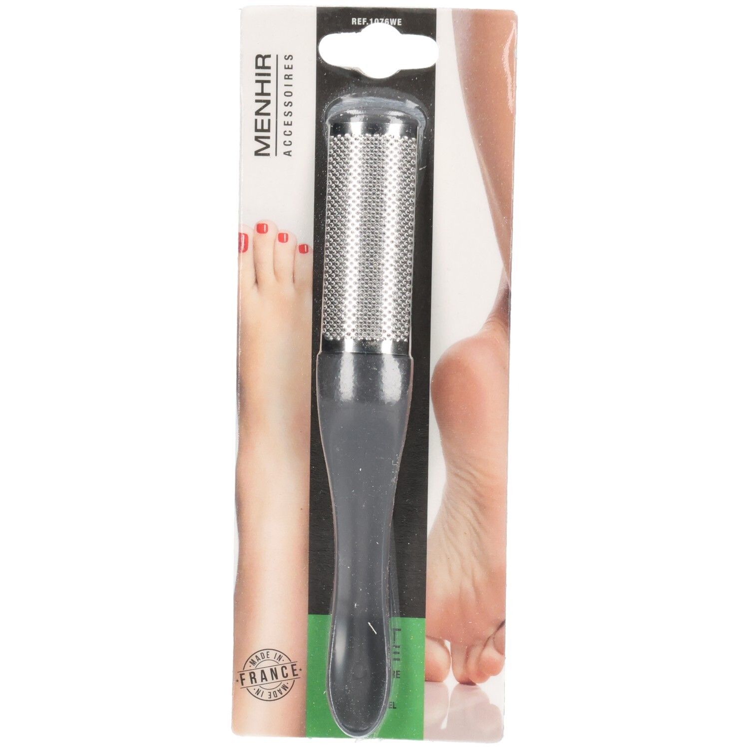 Fußraspel mit grauem Griff und Metalloberfläche. Verpackt in Blisterverpackung mit Produktabbildung und Markenlogo.