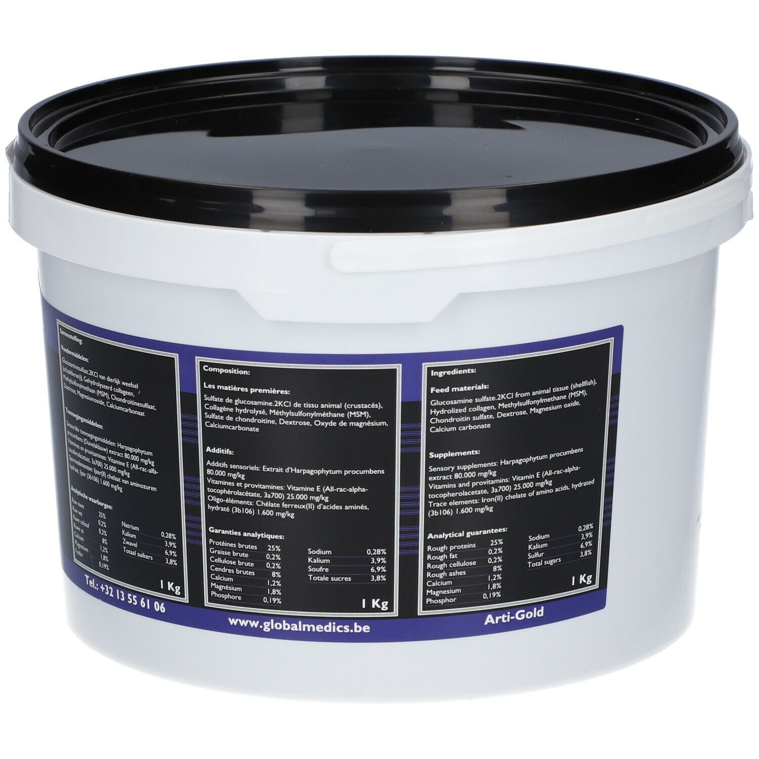 Witte emmer met zwart deksel. Sticker met naam Arti-Gold, tekst, ingrediënten en logo Global Medics. 1 kg.
