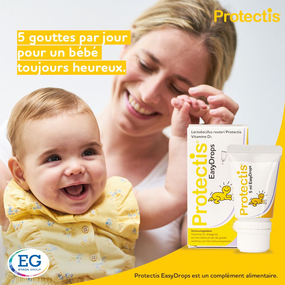Mère et bébé. Boîte et tube Protectis EasyDrops. Fond jaune. Bébé rit.