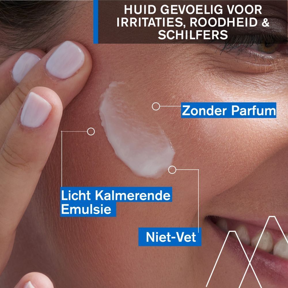 Close-up van een huidgedeelte met tekst. Tekst: Huid gevoelig voor irritaties, roodheid & schilfers.
