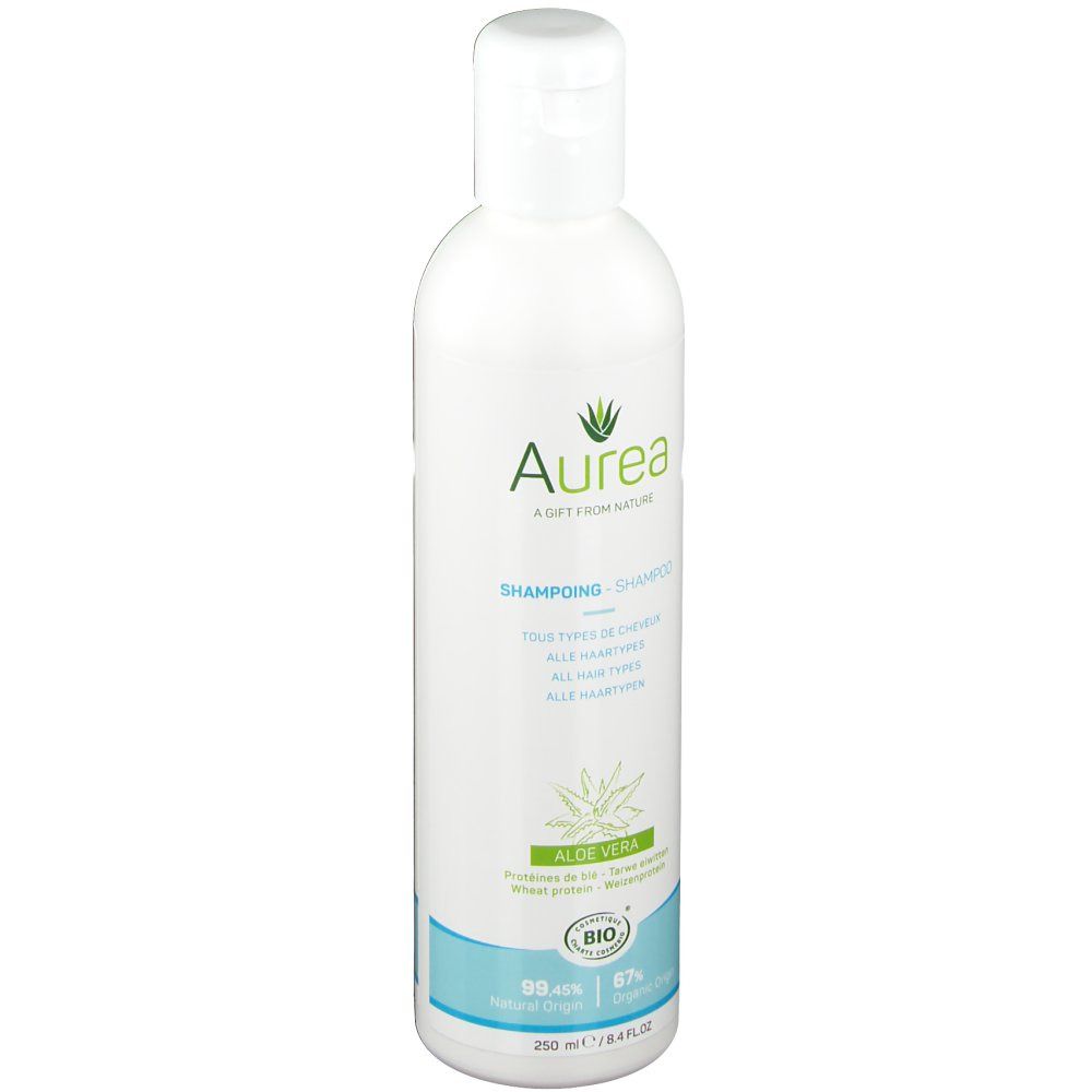 Flacon blanc de shampooing Aurea Aloe Vera. Étiquettes bleu-vert, bouchon blanc. Label bio.