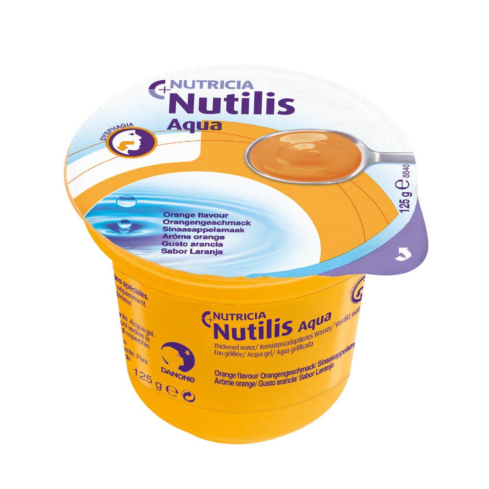 Beker met oranje inhoud. Opschrift: Nutricia Nutilis Aqua. Deksel met lepel. Smaak: sinaasappel.