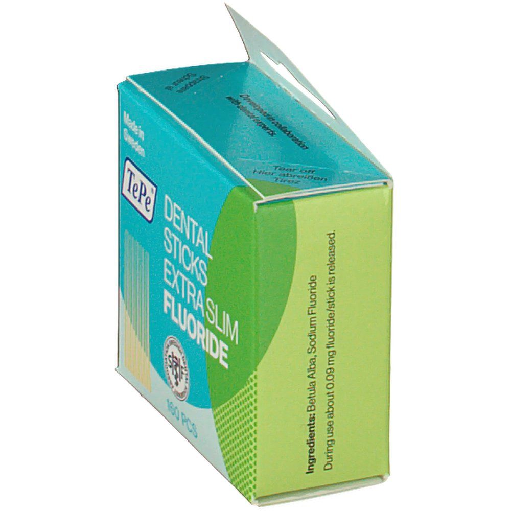 Geöffnete Verpackung von TePe Dental Sticks Extra Slim Fluoride. Grün-türkis Design. Mit Aufhängevorrichtung.