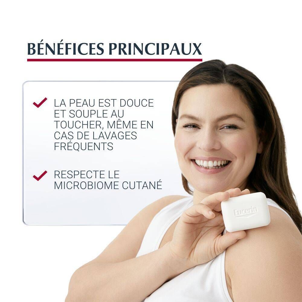 Femme tenant un pain dermatologique Eucerin pH5. Texte: peau douce, respecte le microbiome.