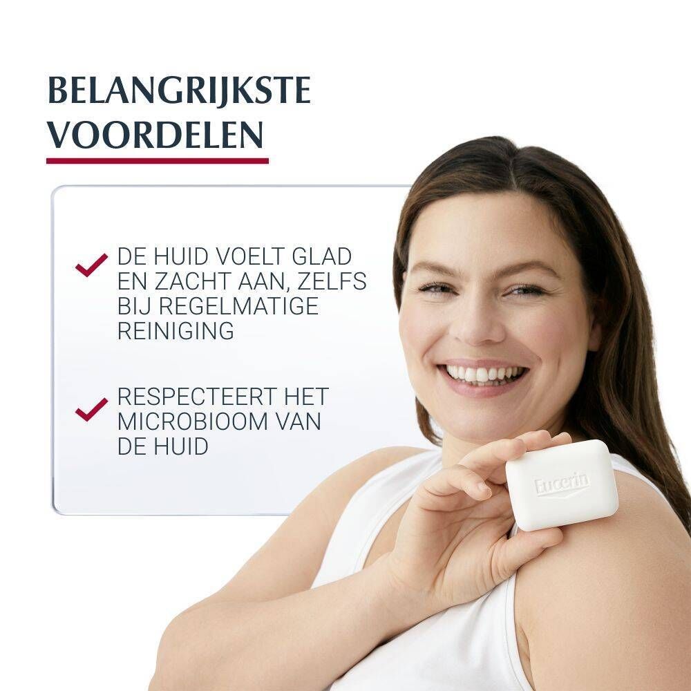 Vrouw houdt Eucerin pH5 wastablet vast. Tekst: huid voelt zacht aan, respecteert microbioom.